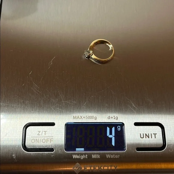 18k Gold Solitaire Diamond Ring. Diamond is .25ct S1 G; 3.5 grams. Size 4.5 - Picture 3 of 16